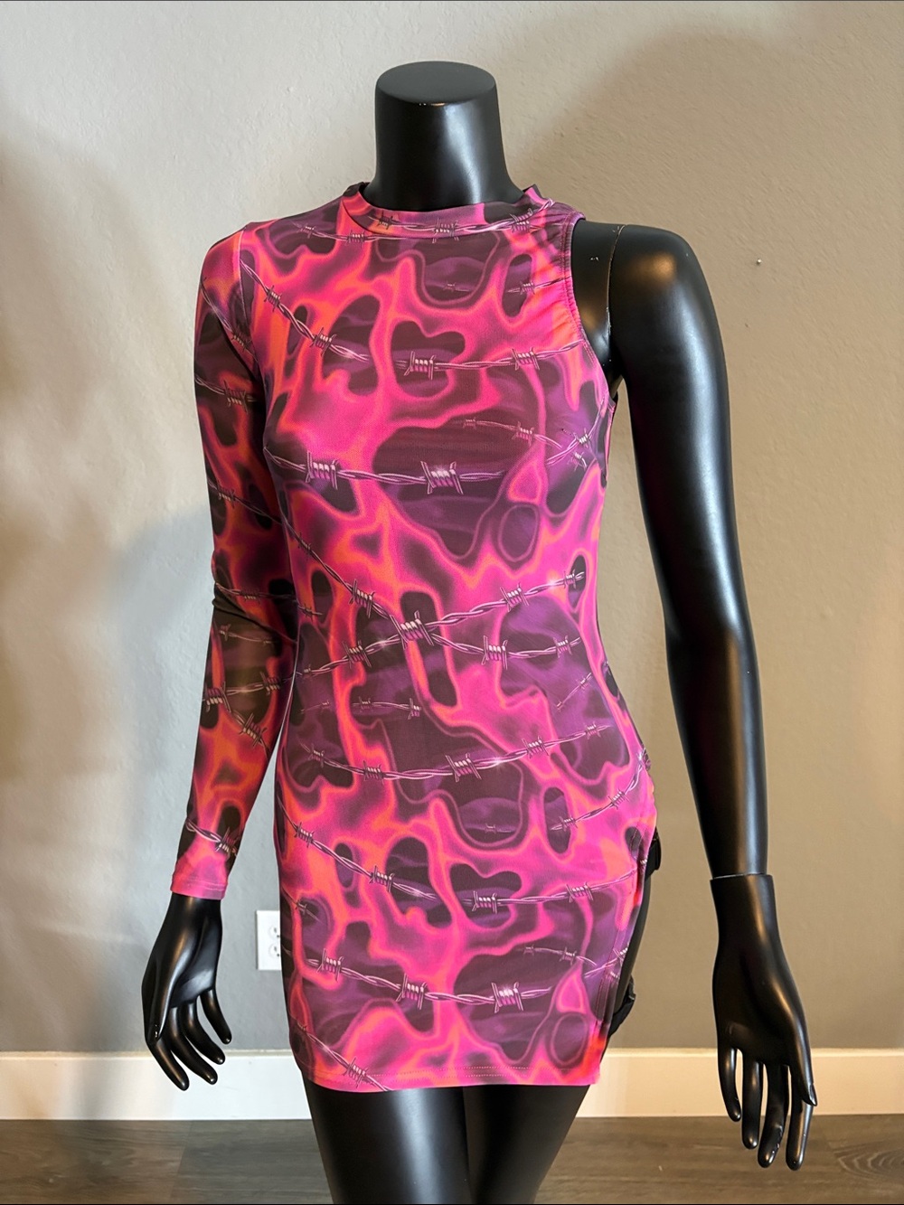 POSTER GIRL Hot Pink & Magenta One-Arm Bodycon Dress